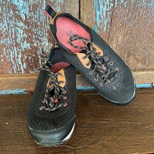 Clark's Women's Outdoor Black Sneakers Size 10
